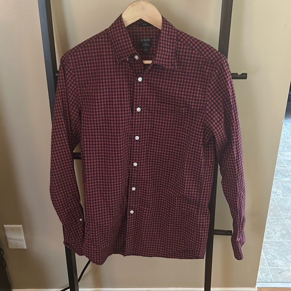 J. Crew Factory Slim Flex Shirt in red, blue checker, Men’s Size SM